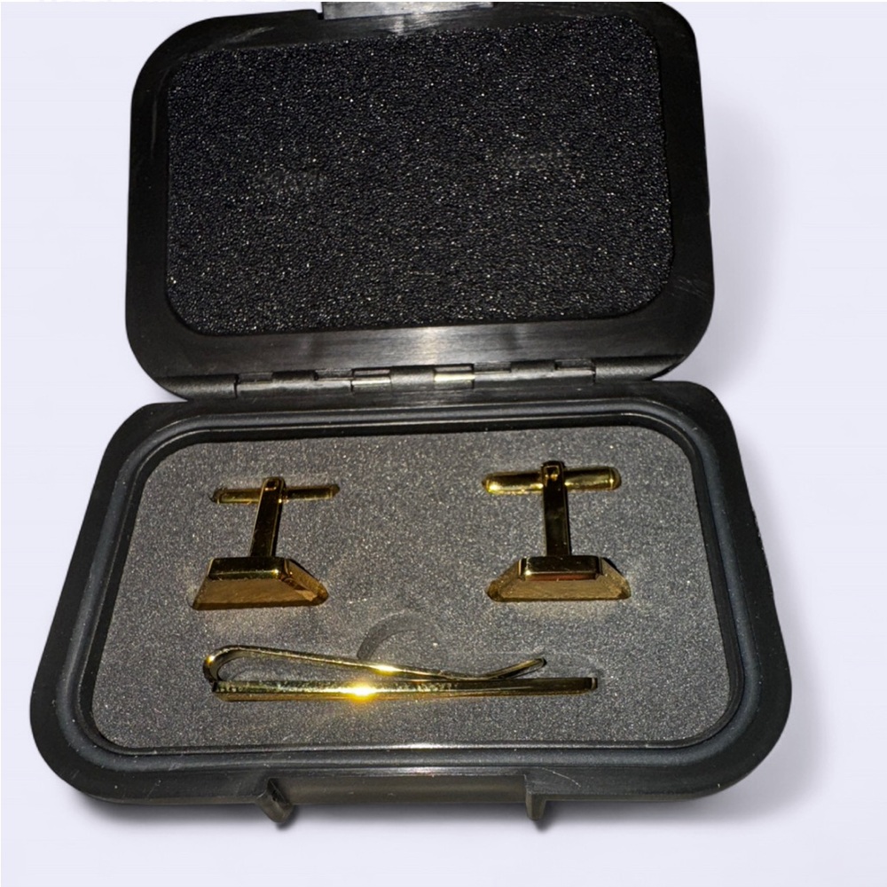 Ridge 24K Gold - Cufflinks & Tie Bar Set was told that set has 1/8th ounce gold - Picture 7 of 12